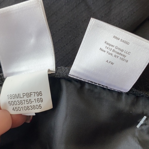 Le Suit Pinstripe Jacket & Wide-Leg Pant Suit - Picture 9 of 9